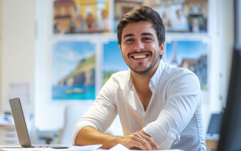 Travel advisor working at an agency.