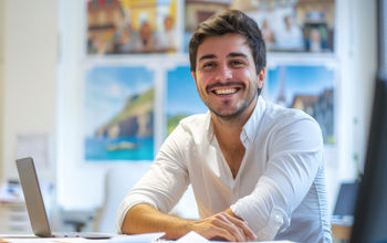 Travel advisor working at an agency.