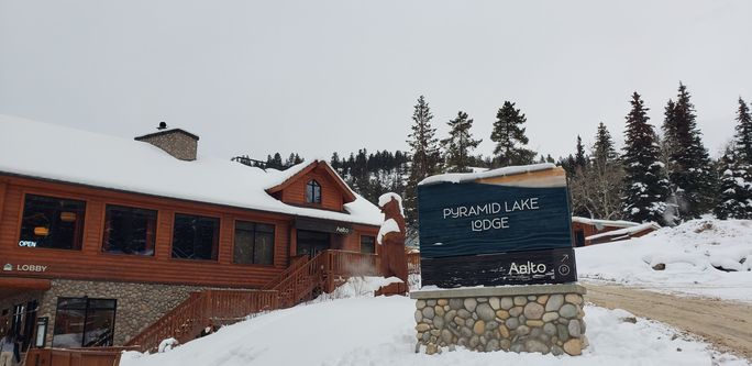 Pyramid Lake Lodge, Jasper