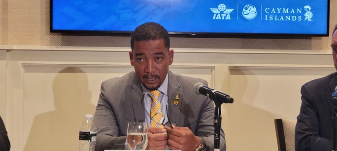 Kenneth Bryan Tourismusminister der Cayman Islands Kenneth Bryan Tourismusminister der Cayman Islands