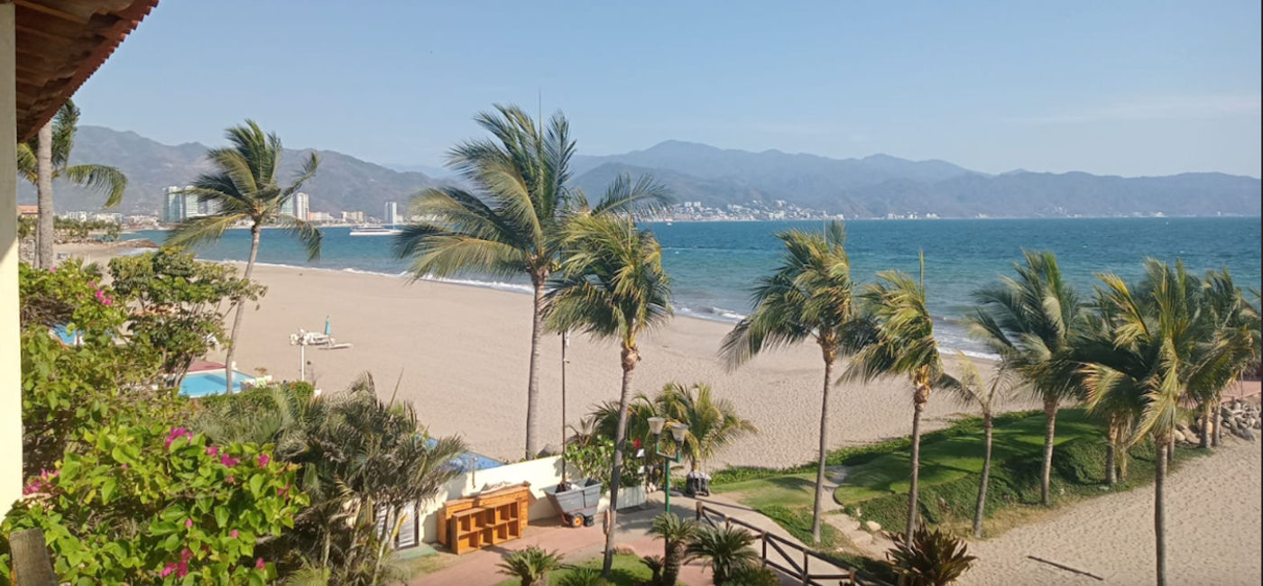 Image: Mexican beaches are favorite destinations for Americans and Canadians. (Photo Credit: Valentín Fuentes)
