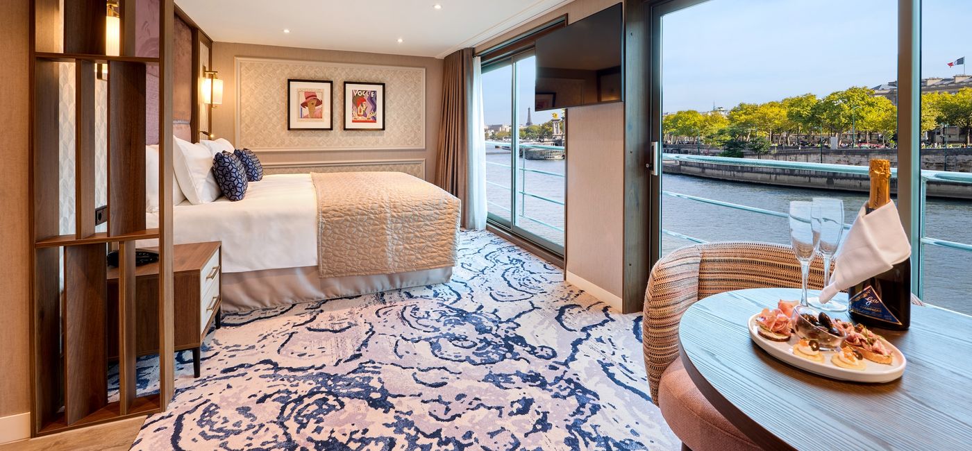 Image: A suite aboard VIVA BEYOND (Photo Credit: VIVA Cruises)