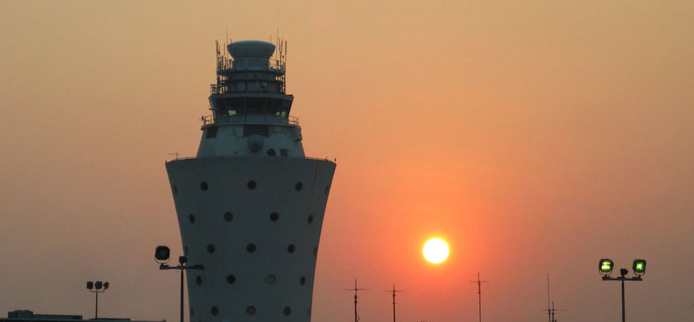 Image: « On s'est tous regroupés sur le tarmac sous la pluie, avant l'arrivée du personnel de l'aéroport, et on a eu ce moment de réalisation : "On vient de survivre à ça." (Photo Credit: Photo via Flickr/Geoff Stearns)