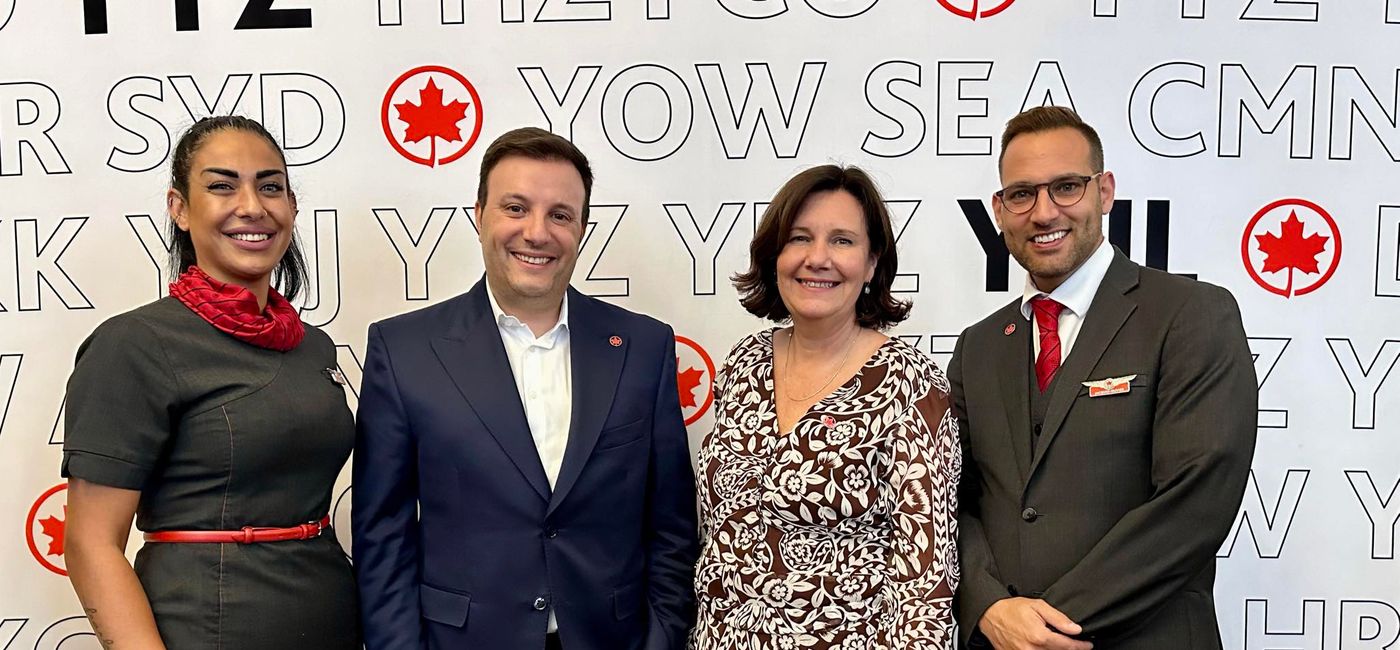 Image: Mark Galardo, vice-président général – Chiffre d'affaires et Planification du réseau ; Lisa Pierce, Lisa Pierce, vice-présidente – Ventes mondiales et Vacances Air Canada ; Jacques-Olivier Dallaire, agent de bord