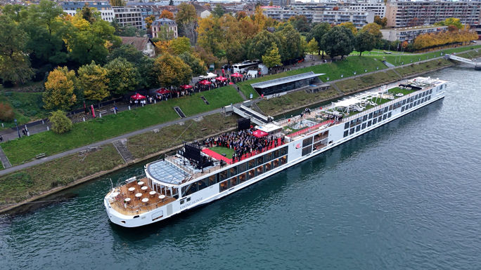 Viking Honir during christening.