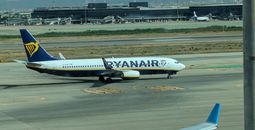 Ryanair plane, airplane, runaway, tarmac,