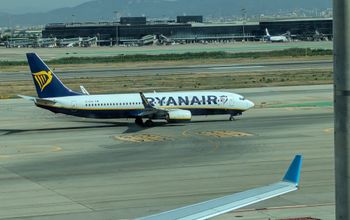 Ryanair plane, airplane, runaway, tarmac,