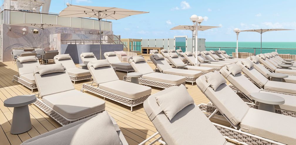 Both Norwegian Jade and Norwegian Gem now have Vibe Beach Clubs