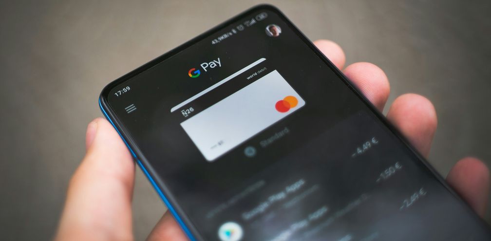 Apple Pay and Google Pay account for nearly one-third of all online spending in Canada