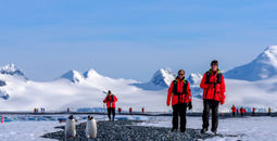 Landing MS Roald Amundsen.