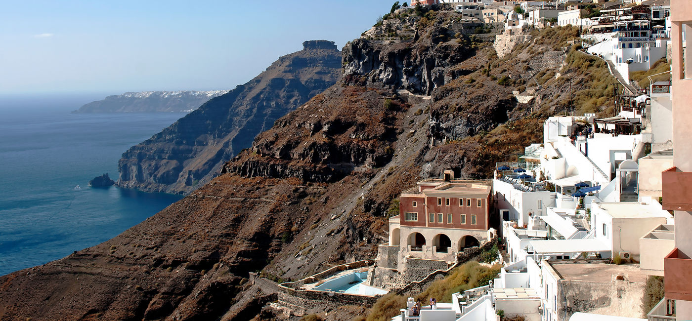 Image: Small town Oia on top of volcanic mountains Santorini (Photo Credit: Adobe Stock)
