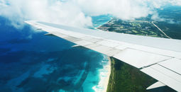 Airplane wing