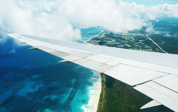 Airplane wing