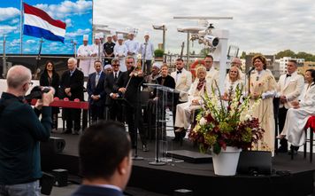 Seven Ships, Four Nations: Viking Honors Advisors in Global Naming Event