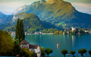 Lake Annecy, a gorgeous Alpine lake located in southeastern France.