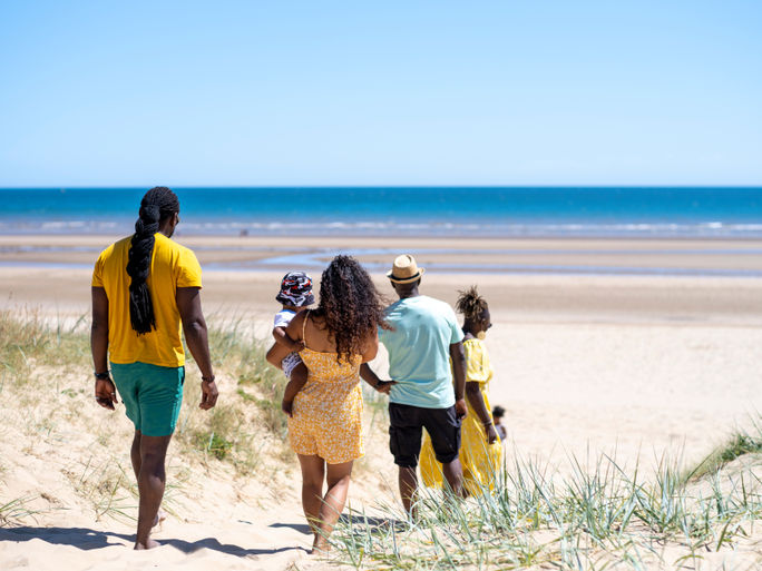 Family headed to the beach