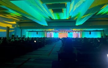 Travel Market general session with 900 attendees