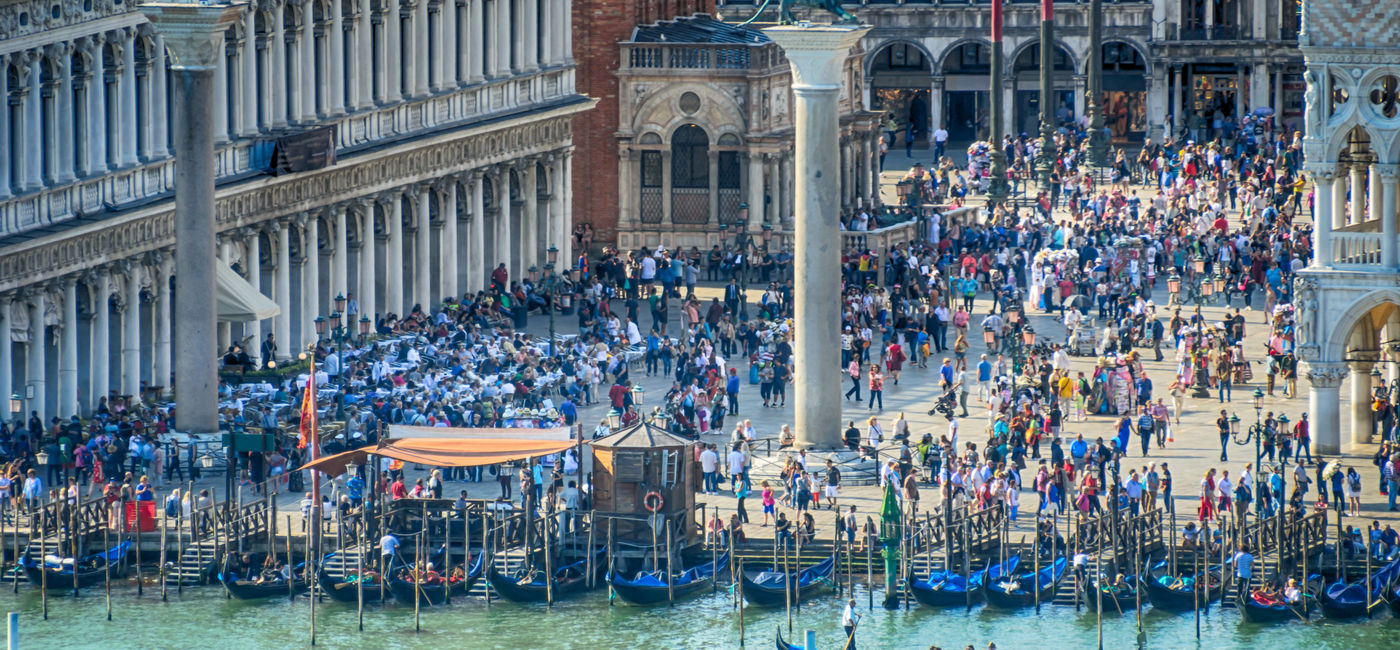 Image: Avec une telle popularité viennent des vagues de touristes qui envahissent la ville bien plus que ses inondations saisonnières (Source: Lichtwolke99 / Adobe Stock)