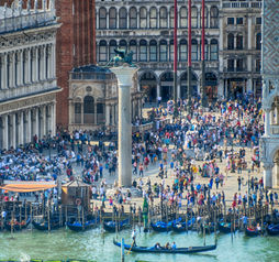 Crowds in Venice, Italy, travel, crowd, people, travelers, overtourism, over tourism,
