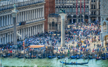 Crowds in Venice, Italy, travel, crowd, people, travelers, overtourism, over tourism,