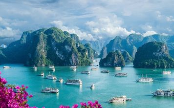 Railbookers in Halong Bay