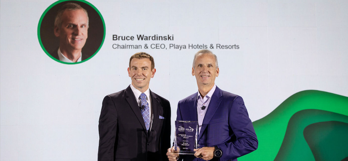 Image: Playa's Bruce Wardinski accepts his award. (Photo Credit: Playa Hotels & Resorts)