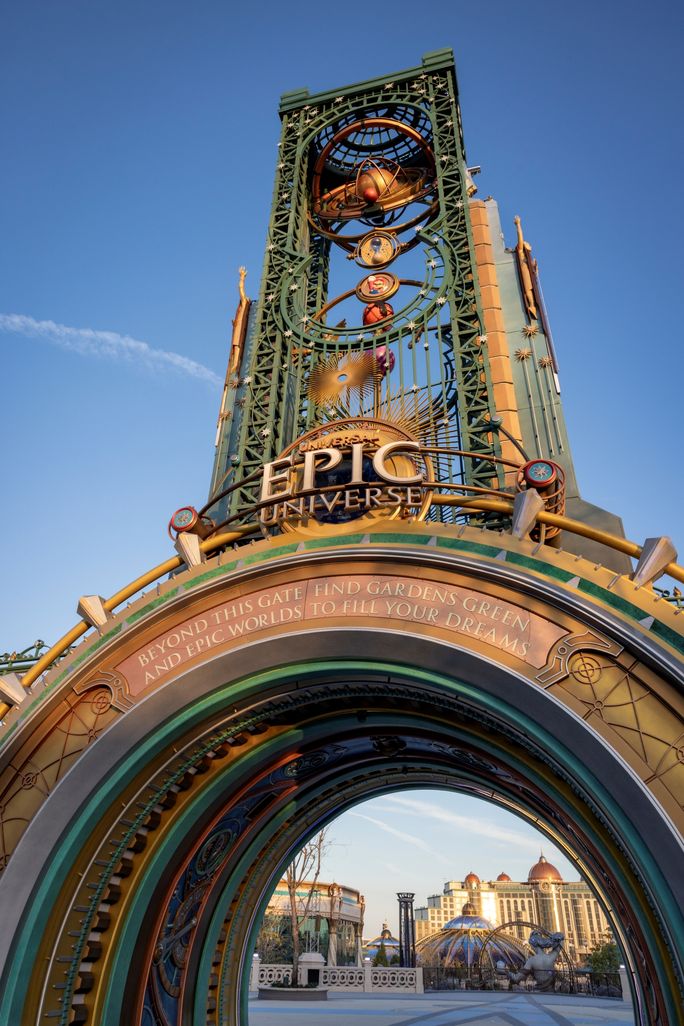 Das Chronos ist das Tor zum Celestial Park im Universal Epic Universe. Universal Orlando Resort, The Chronos, Celestial Park, Universal Epic Universe