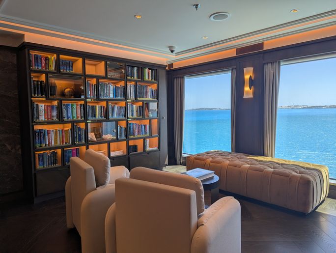 Regent Seven Seas Cruises' Grandeur Library. Regent Seven Seas Cruises' Grandeur Library.