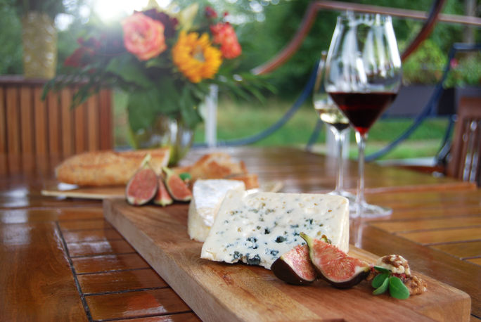 Alfresco dining on a barge cruise