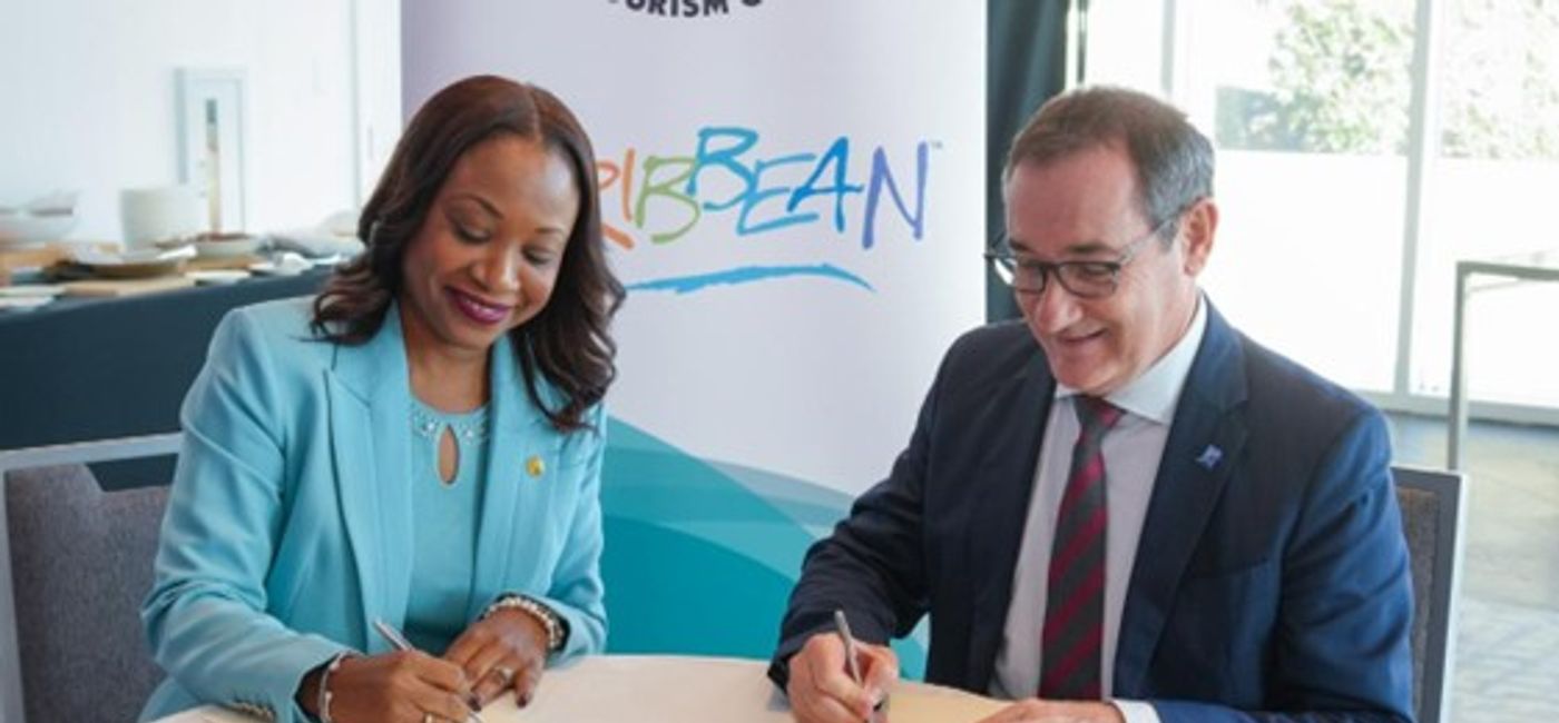 Image: Dona Regis-Prosper et le Dr Rafael Echevarne signent un protocole d’entente
