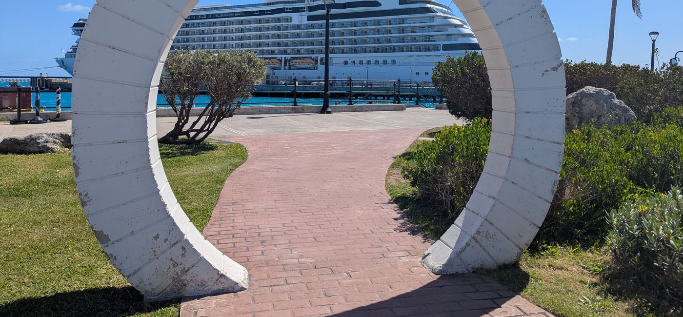 Image: Regent Seven Seas Cruises' Grandeur at Moongate in Bermuda. (Photo Credit: Susan Young)