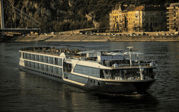 Sailing with Avalon