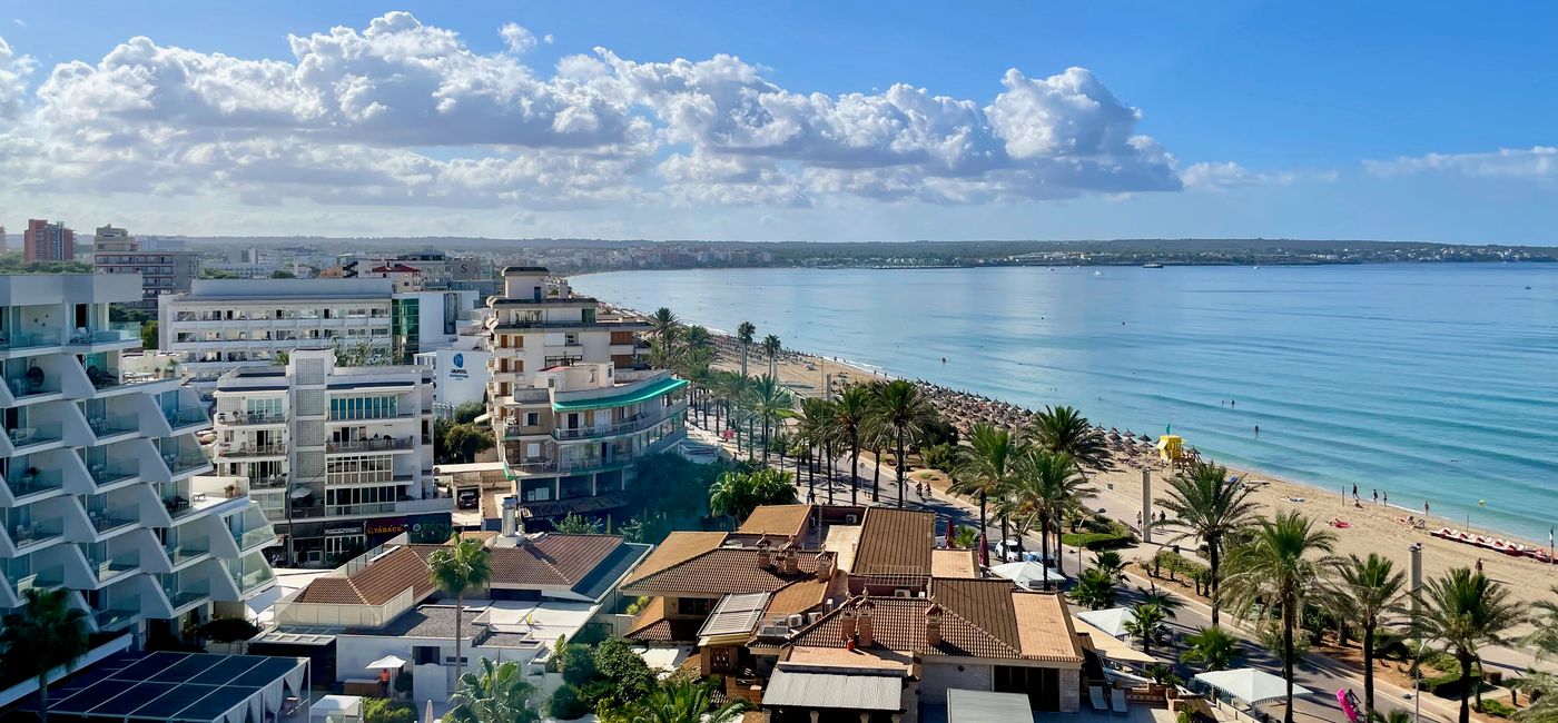 Image: Des hôtels bordent la plage à Palma, à Majorque (Photo Credit: Janeen Christoff)