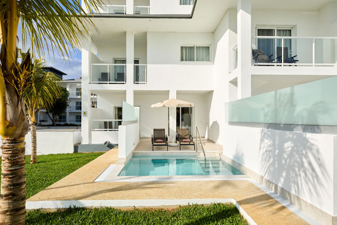 Swim Up Ocean Front Suite, Riu Negril Swim Up Ocean Front Suite, Riu Negril