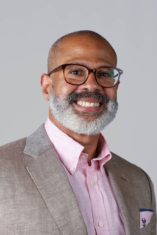 Rey Alton headshot