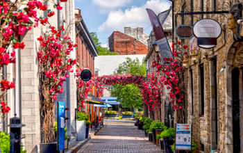 Alleys and cobblestone roads in Old Montreal
