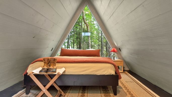 Each cabin has a plush bed, a massive window, Wi-Fi, electricity and solar-powered lights Each cabin has a plush bed, a massive window, Wi-Fi, electricity and solar-powered lights