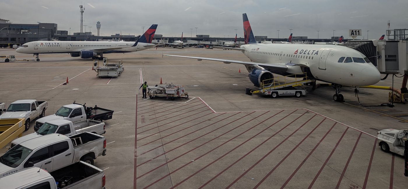 Image: Delta Airlines planes (Photo Credit: Eric Bowman)