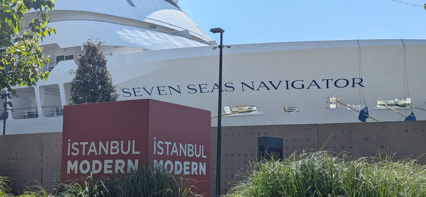 Image: Le Navigator à Istanbul avant sa transformation (Photo Credit: Bert Archer)
