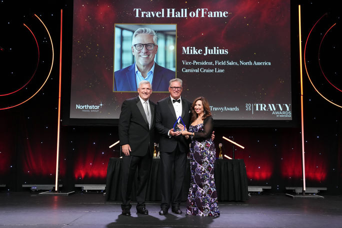 Mike Julius is welcomed into the Travel Hall of Fame at the 2025 Travvy Awards