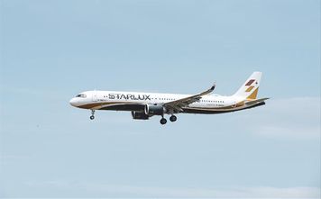 Starlux plane