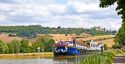 L'Impressioniste cruising past Chateauneuf