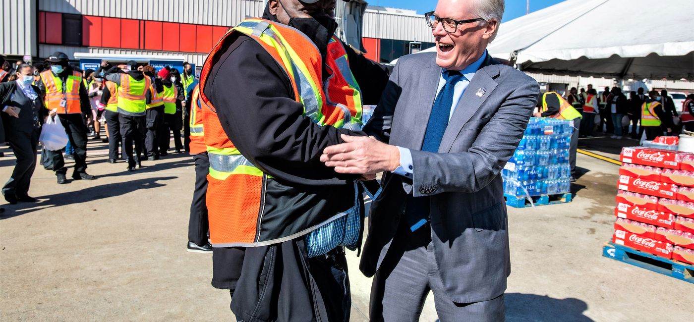 Image: Delta Air Lines CEO Ed Bastian greets a ground worker. (Photo Credit: Delta Air Lines Media)