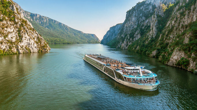 AmaMagna sails the Danube AmaMagna sails the Danube