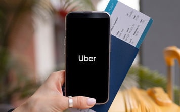 Traveler using the Uber app