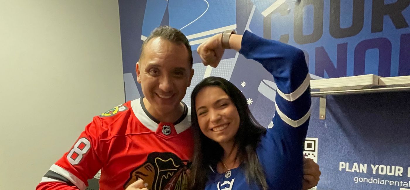 Image: The rivalry was friendly as Choose Chicago hosted local travel trade members at a Leafs-Hawks game in Toronto. (Photo Credit: Bruce Parkinson)