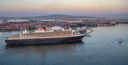Queen Mary 2 reunited with Queen Mary in Long Beach