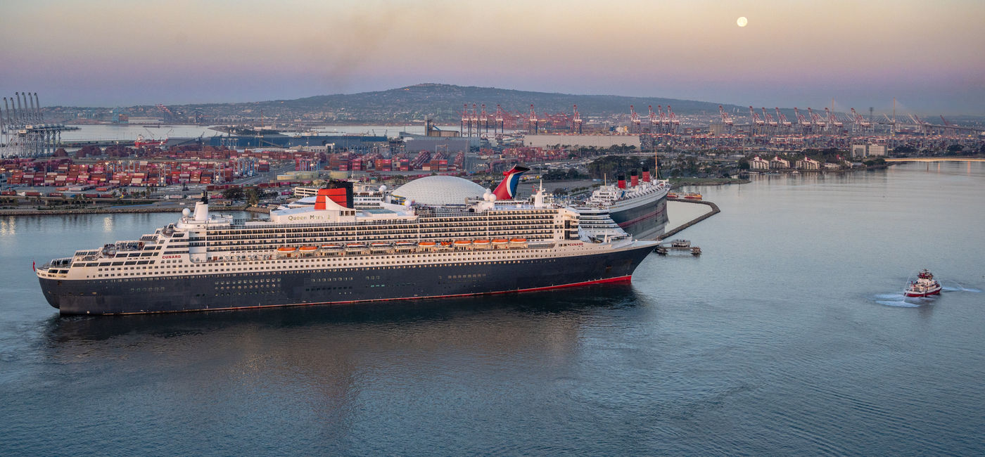 Image: Queen Mary 2 reunited with Queen Mary in Long Beach (Photo Credit: Nick Souza)