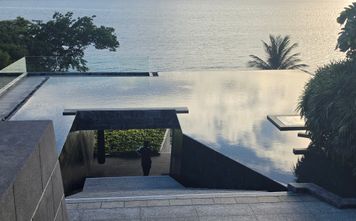Mason Hotel Pattaya water on water