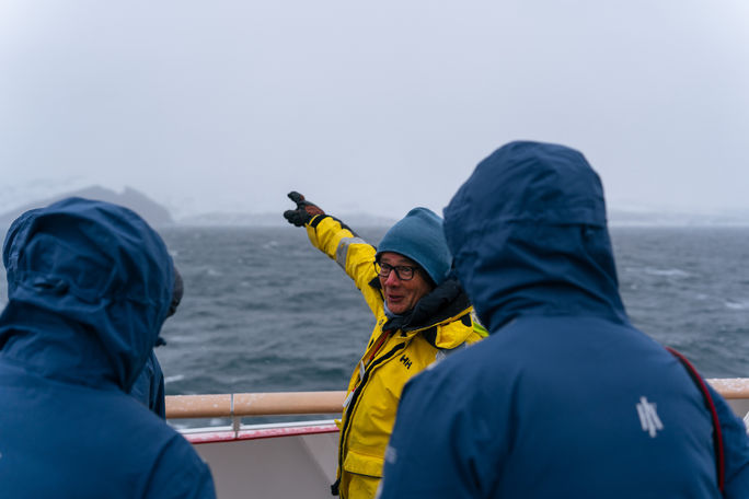 Half Moon Island Expedition mit Team HX Half Moon Island Expedition mit Team HX